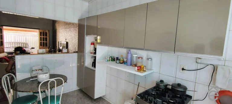 Imagem Casa à venda no Vergel do Lago, 2/4 sendo 1 suíte, jardim, 1 vaga, 137m2