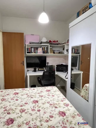 Imagem VENDO CASA DE 2/4 SENDO UMA SUITE