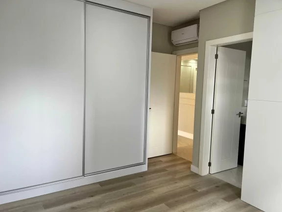 Imagem Apartamento quadra mar com 3 suítes e 2 vagas de garagem em Itapema/SC