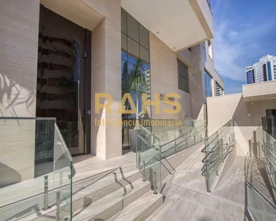 Imagem Chegou a hora de voltar às origens. O Newport resgata o melhor da construção tradicional de alto ...