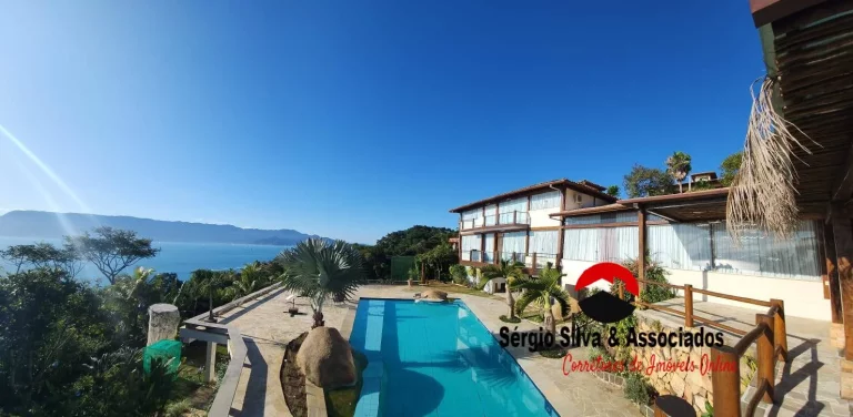Imagem Casa Espetacular a Venda de Frente Para o Mar, em Ilhabela/SP.
