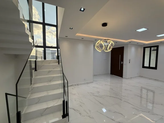 Imagem Casa à Venda com 6 Vagas e Piscina em Santana de Parnaíba