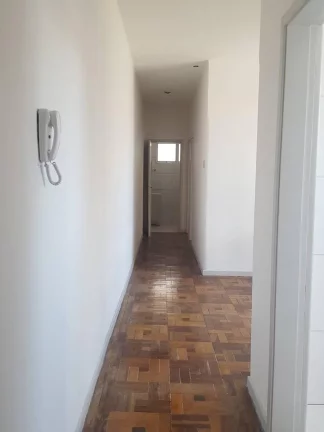 Imagem Apartamento reformado e ensolarado na Cidade Baixa — a um passo da Redenção!