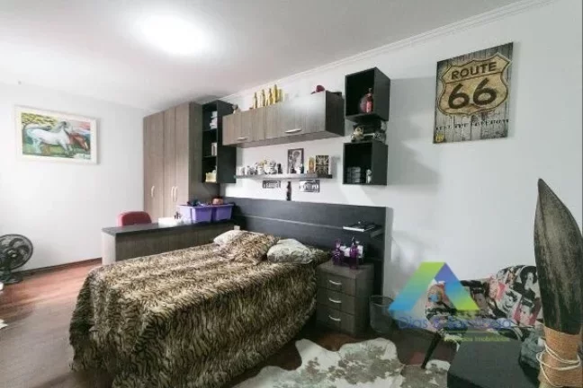 Imagem Casa à venda com 205m², 3 quartos e 2 vagas