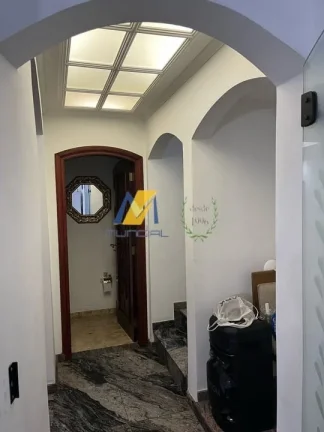 Imagem Espaçoso Sobrado com 4 Suítes a Venda em Utinga