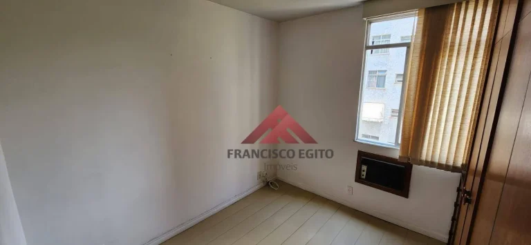 Imagem Apartamento com sala 03 quartoa e dependencia completa,vaga de garagem,em otima localização no Ingá,proximo a todo comércio, colégios e faculdades,co