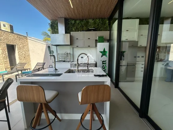 Imagem Luxuosa Casa nova e atualizada em Condomínio à Venda no Jardim Acapulco, Guarujá-SP: 6 Quartos, 6 Suítes, 3 Salas, 7 Banheiros, 6 Vagas, 530m²