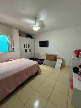 Imagem Sobrado com 3 Quartos e 2 banheiros à Venda, 120 m por R$ 425.000