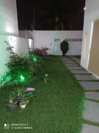 Imagem Casa na Aruana à venda - 3/4, Suíte, 220m², 3 Garagens - Confira!