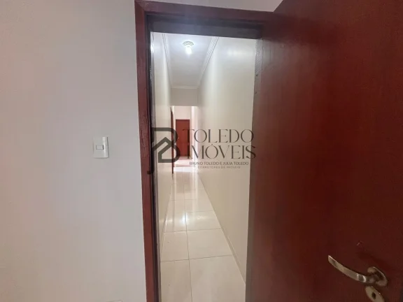 Imagem Sobrado com 3 Dormitórios sendo 1 suíte á Venda no bairro Tupi - Praia Grande