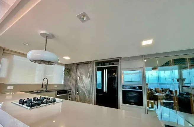 Imagem Cobertura Triplex frente mar com 7 suítes e 6 vagas de garagem em Balneário Camboriú