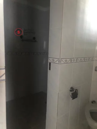 Imagem Sobrado à Venda em Santo Andr?(C) com 2 dormitórios , sala, cozinha, banheiro e lavanderia,com garagem coberta para dois carros. Fundos com quintal gran
