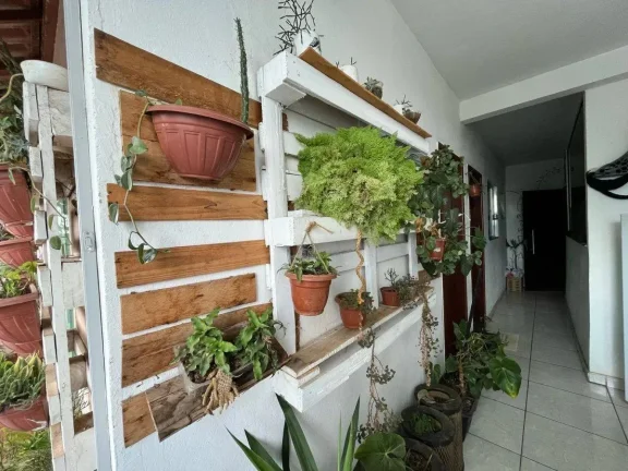 Imagem Cobertura com Potencial para Terraço – 2 Quartos, Sacada e Excelente Localização!
