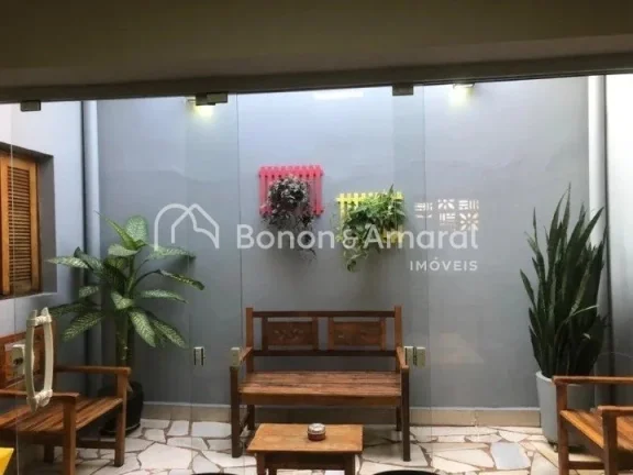 Imagem Casa à venda no Parque Taquaral com 170 m² de área construída, este imóvel oferece diversas com...
