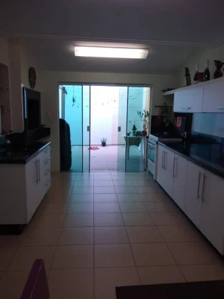 Imagem Casa 5 dormitórios à 170 metros da Praia em Canasvieiras