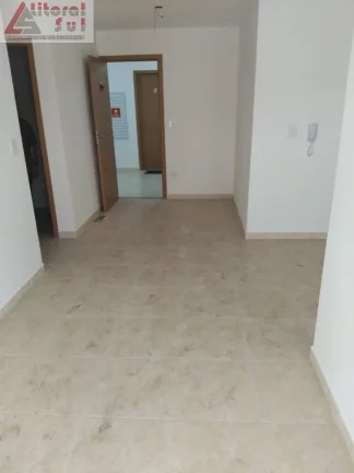 Imagem Apartamento à venda na Guilhermina, Praia Grande-SP: 2 quartos, 1 suíte, 1 vaga de garagem e 56m² de área. Adquira já!