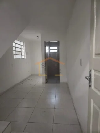 Imagem Galpão comercial para locação
Área total de 1.200m² com piso nivelado a laser e pé direito de ...
