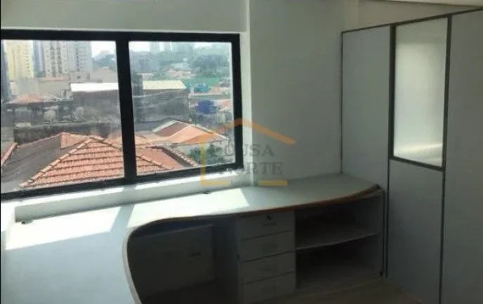 Imagem Sala Comercial, 33m² de área útil, equipada com móveis, ar condicionado, copa, pintura nova, pis...