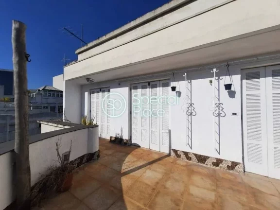 Imagem Linda Penthouse no miolo do bairro. São 231m² de área privativa, 3 dormitórios ( 1 suíte) e 2 v...