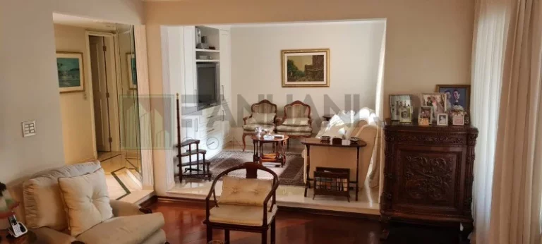 Imagem Apartamento de Luxo para Locação em Moema, São Paulo-SP: 3 quartos, 3 suítes, 2 salas, 4 banheiros, 220m² de área.