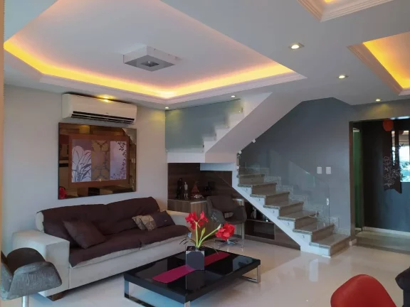 Imagem Casa alto padrão a venda no condomínio vale dos Cristais Macaé RJ.