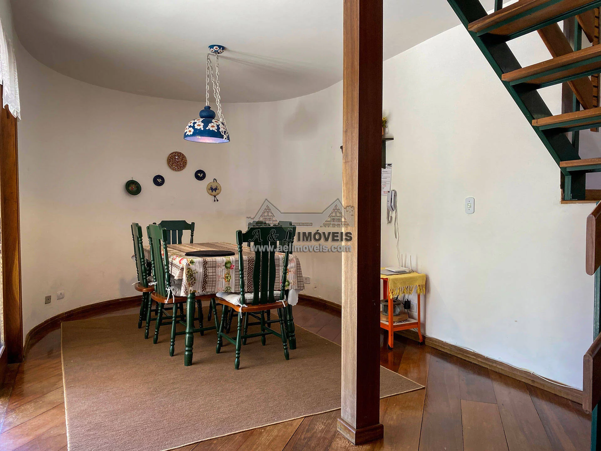 Imagem Casa à venda em Campos do Jordão - Chalé com 3 dormitórios