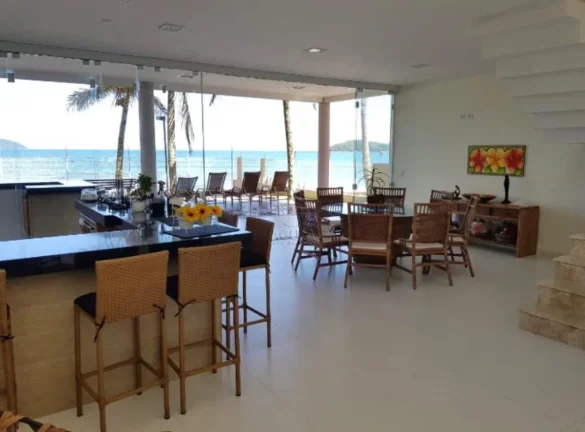 Imagem Casa pé na areia de alto padrão em condomínio fechado em Ubatuba!