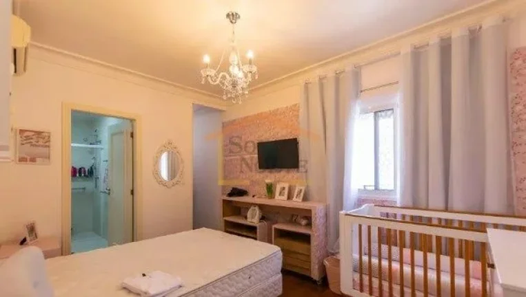 Imagem Casa de condomÃ­nio, com 3 dormitÃ³rios, sendo 3 suÃ­tes, 5 banheiros, possui amplos ambientes, armÃ...