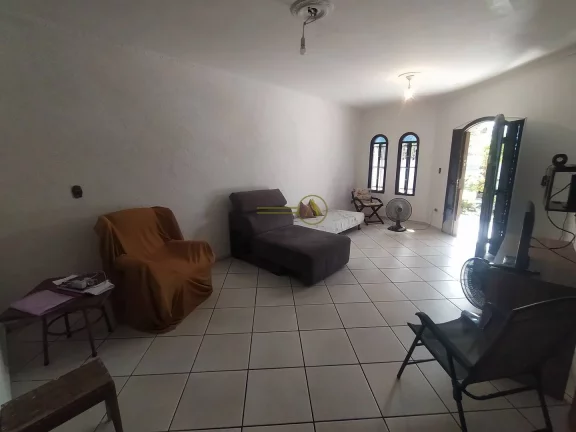 Imagem Casa térrea com 2 dorms, á 950m da Praia à venda em Peruíbe