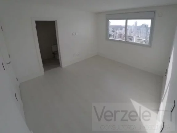 Imagem Apartamento Quadra Mar para Venda em Balneário Camboriú / SC no bairro Centro