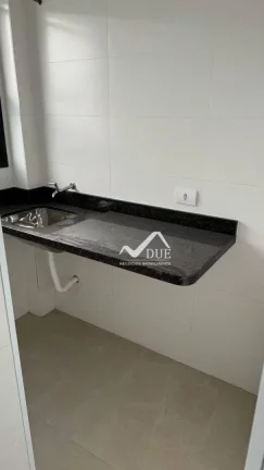 Imagem Village tipo sobrado com 2 suites. 4 banheiros, espaço gourmet para churrasqueira à venda, 89 m² por R$ 810.000 - Boqueirão - Santos/SP