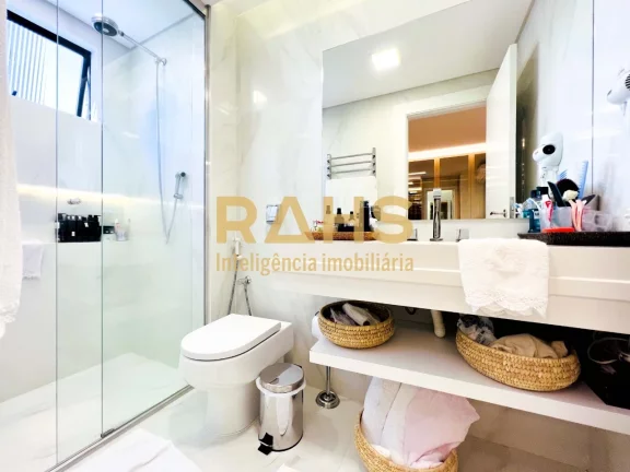 Imagem Apartamento de alto luxo na melhor região do bairro Atiradores. Com 198m², o apartamento foi total...