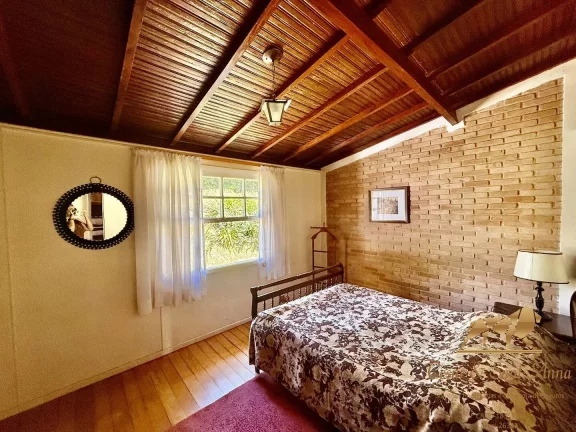 Imagem Linda Casa a venda em área arborizada em Campos do Jordão
