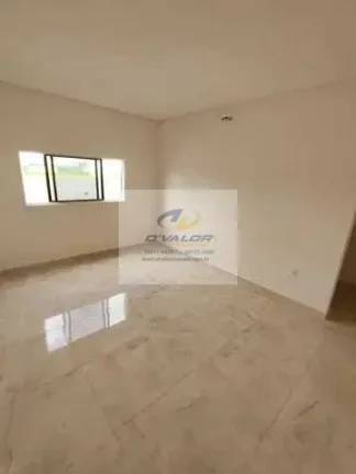 Imagem Vendo casa em condomínio fechado, com 202m², 3 suítes s/ 1 master, área gourmet, piscina e 4 vagas