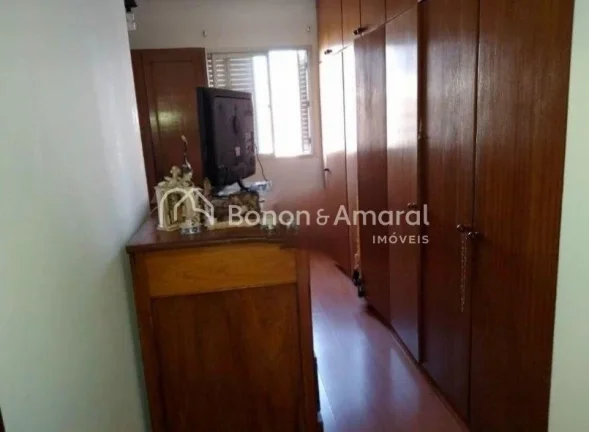 Imagem Localizado em uma das regiões mais desejadas de Campinas, este apartamento no Cambuí oferece confo...