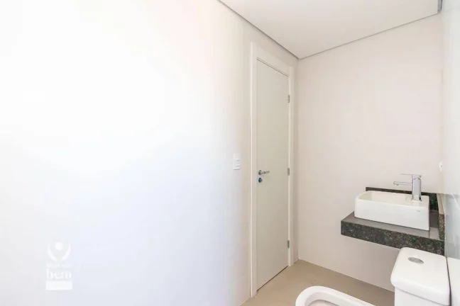 Imagem Sobrado em Condomínio Fechado à venda no Xaxim, com 3 quartos, suíte, terraço com churrasqueira e 1 vaga