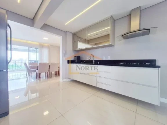 Imagem Apartamento com 135m², em andar alto, com vista livre e ótima iluminação natural. Possui 3 dormi...