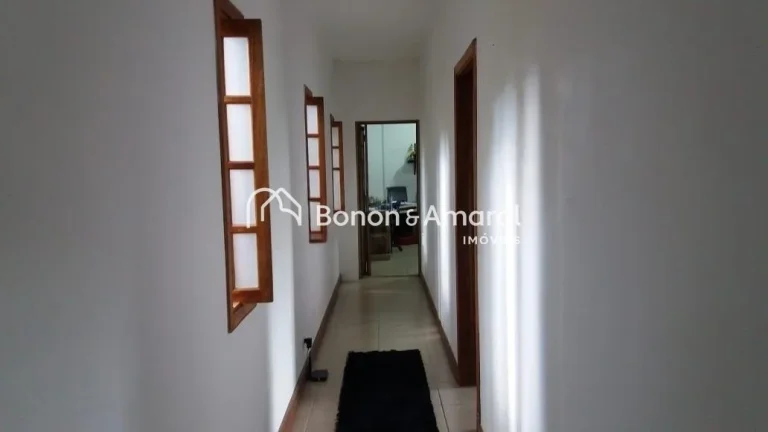 Imagem Venha desfrutar da paz e tranquilidade desta aconchegante casa térrea no Clube de Campo Valinhos, e...