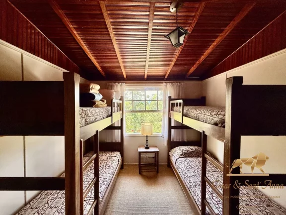 Imagem Linda Casa a venda em área arborizada em Campos do Jordão