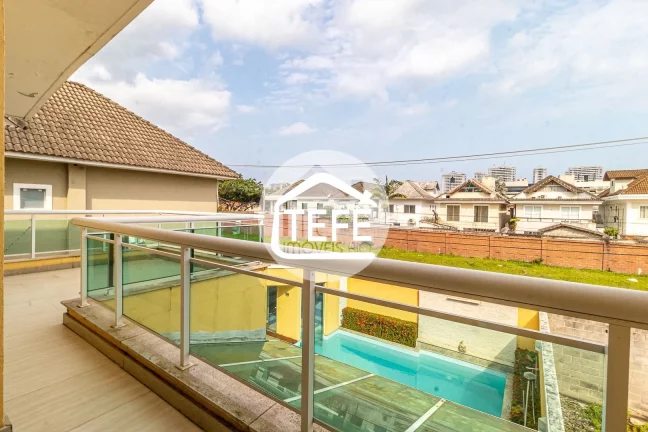 Imagem Casa com 415m² com 3 SUÍTES em Condomínio fechado no Recreio dos Bandeirantes