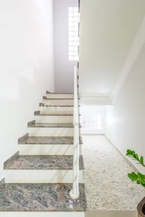 Imagem Maravilhoso sobrado com 404 m² de área construída, sendo 03 suítes com ar condicionado(uma no pi...