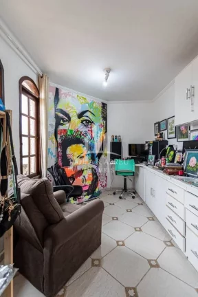 Imagem Excelente Assobradado de Esquina, 292m², 4 Quartos, 2 Suítes, 1 Vaga, Churrasqueira, Financia, está dividida em 2 casas, no Centro de Ribeirão Pires-SP