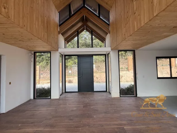 Imagem Linda Casa a Venda com Vista Permanente em Campos do Jordão