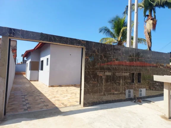 Imagem Casa para Venda em Itanhaém, Guacyra, 3 dormitórios, 1 suíte, 2 banheiros, 3 vagas