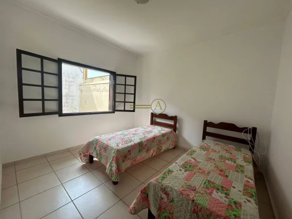 Imagem Casa à Venda – 3 Dormitórios com Suíte, Pertíssimo do Mar em Peruíbe