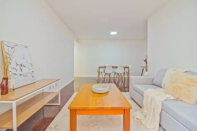 Imagem Apartamento Reformado 97M², 2Q, 1 Suíte, 2 Banheiros, 1 Vaga, Playground, Salão de Festas.