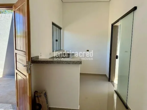 Imagem Casa geminada na zona norte de Londrina com 2 dormitórios, sala, cozinha, banheiro, garagem e 100m² de terreno. Oportunidade imperdível!