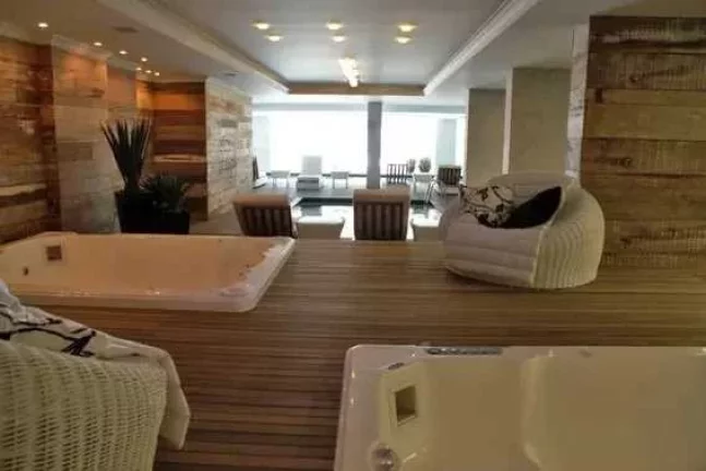 Imagem Apartamento mobiliado com 4 suítes e 3 vagas de garagem na Meia Praia em Itapema