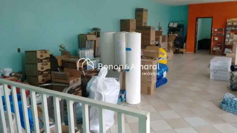 Imagem Excelente oportunidade para seu negócio! Barracão com 250 m², distribuído em dois andares, local...