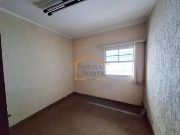 Imagem Casa térrea, 131m², 3 dormitórios, sala de TV, banheiro, lavanderia, armários nos dormitórios e...